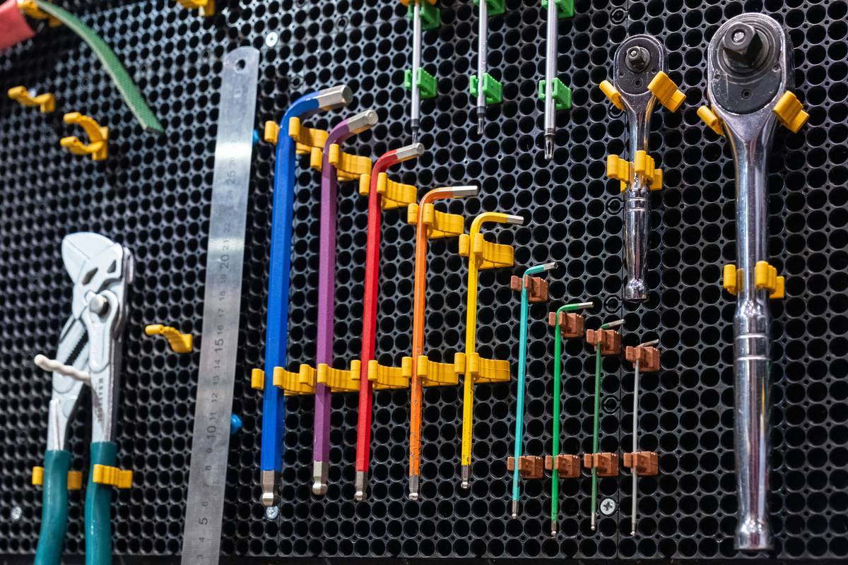 Infographic showing that 73% of DIYers waste over 1 hour weekly searching for tools; clean tools last 2x longer; color coding reduces search time by 68%