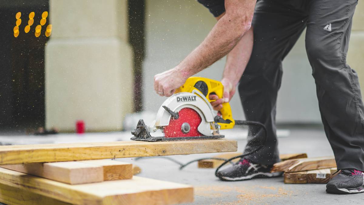 Infographic showing top reasons DIY home projects fail: poor assessment 42%, wrong tools 31%, code violations 27%