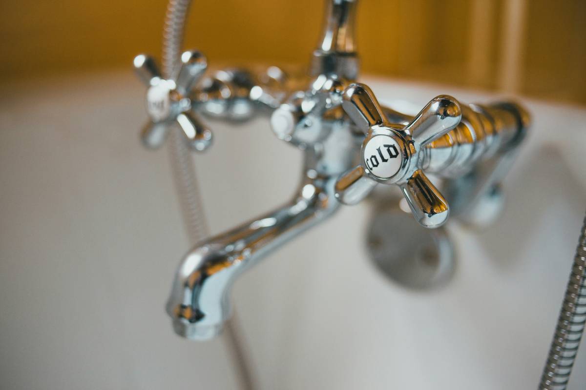 DIY Fix Leaky Faucet: Stop Wasting Water (and Money) in Under 30 Minutes