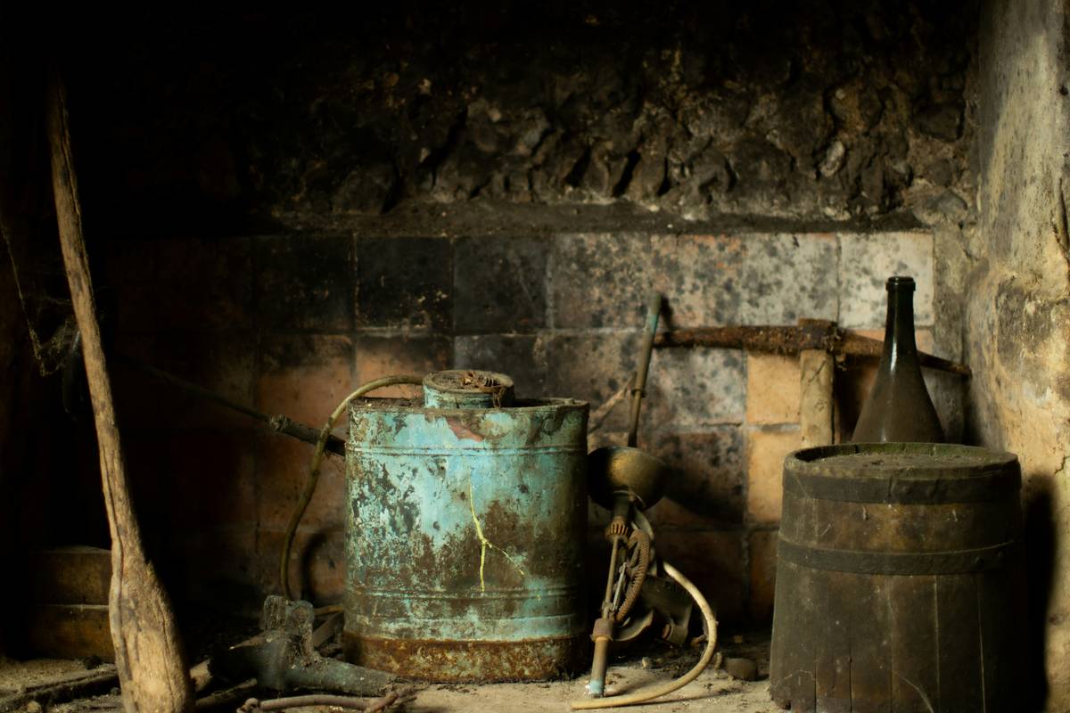 Tool Maintenance DIY: Cleaning Rusty Tools with Vinegar (The Right Way)